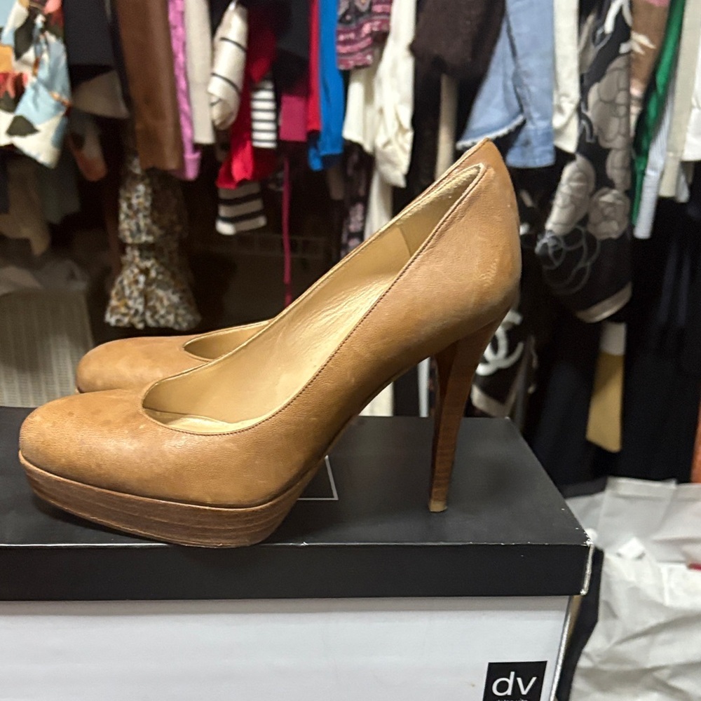 Elegant Tan High Heels Stuart Weitzman platforms great condition.